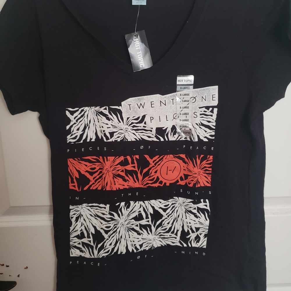 XL Twenty One Pilots Hot Topic T-shirt